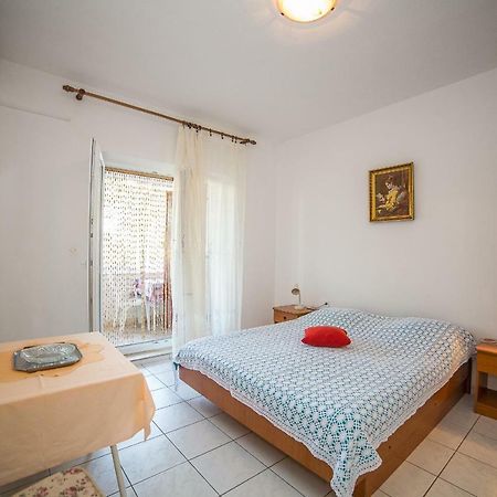 Apartmani Ina ポヴィヤ エクステリア 写真