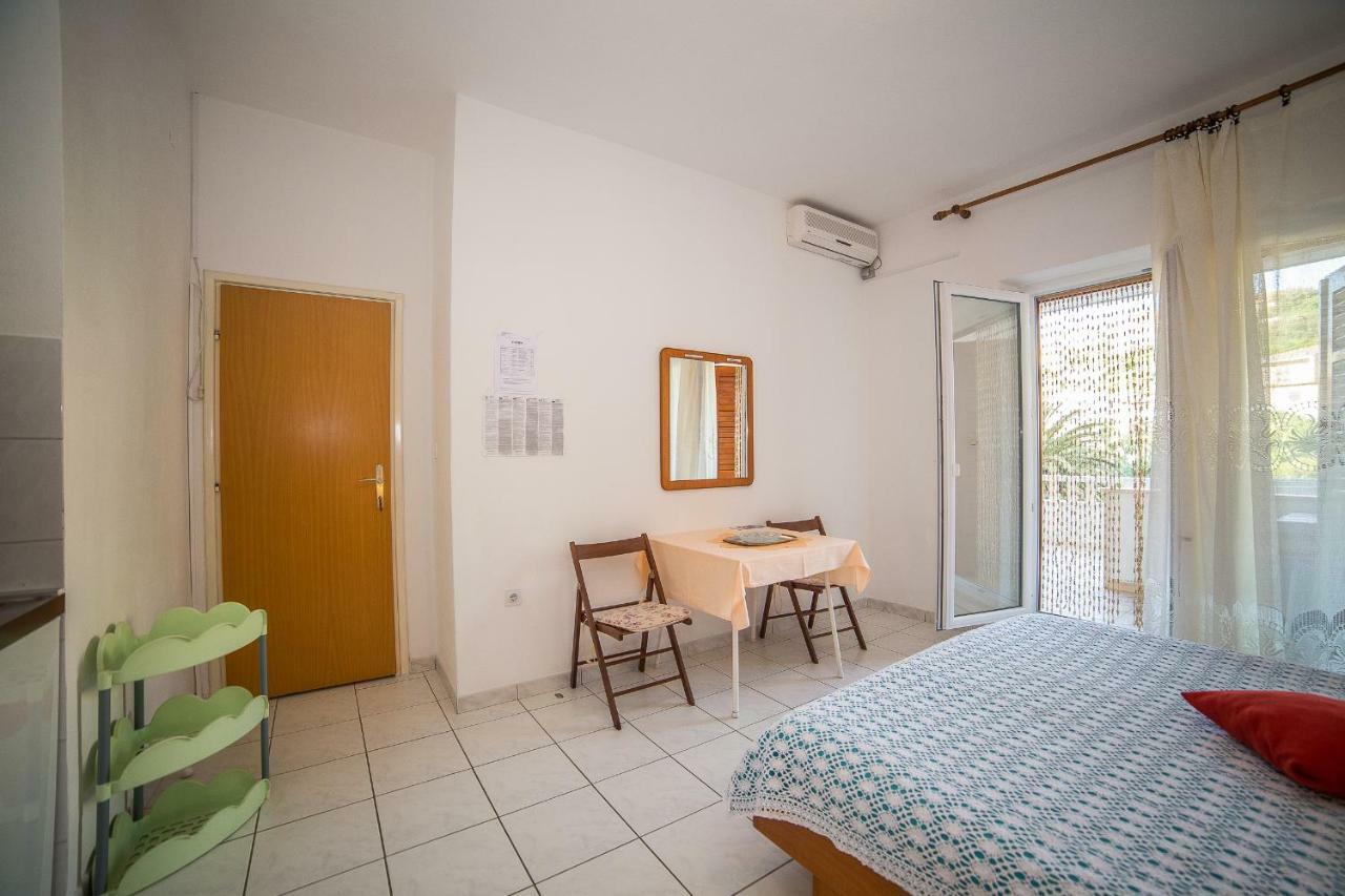 Apartmani Ina ポヴィヤ エクステリア 写真