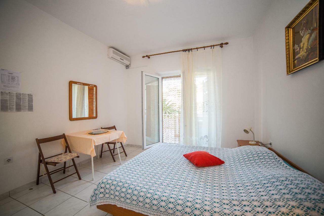Apartmani Ina ポヴィヤ エクステリア 写真