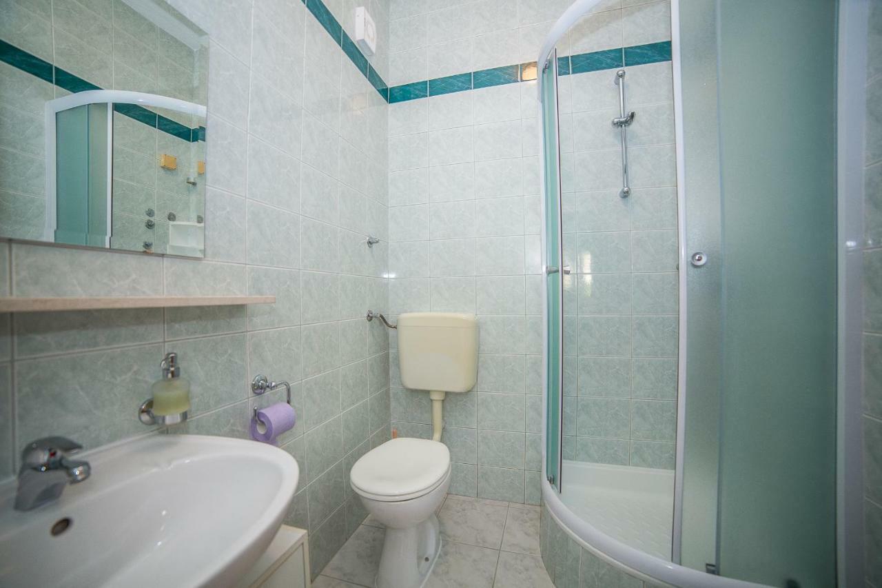 Apartmani Ina ポヴィヤ エクステリア 写真