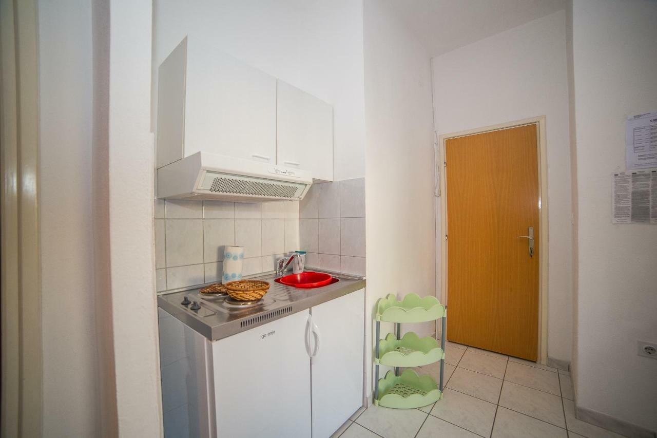 Apartmani Ina ポヴィヤ エクステリア 写真