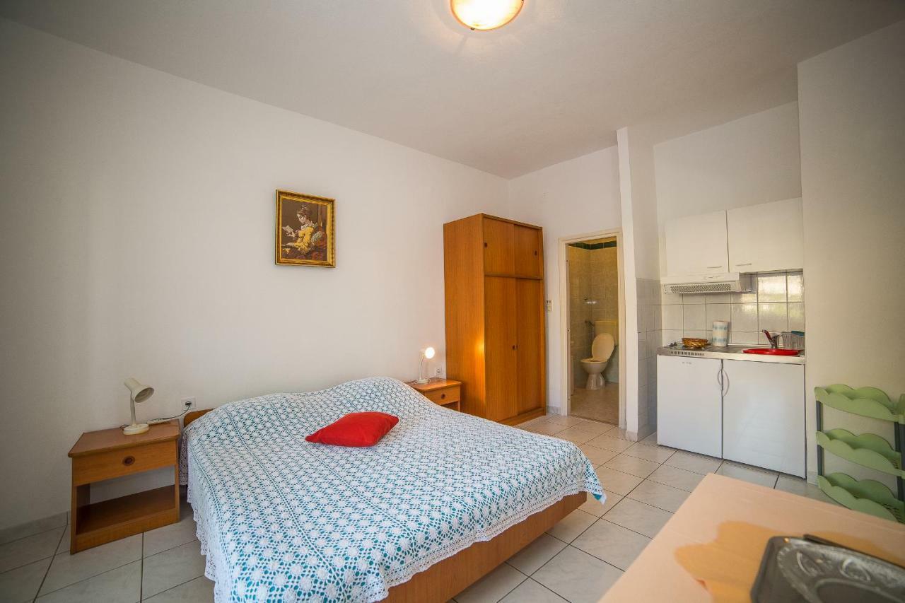 Apartmani Ina ポヴィヤ エクステリア 写真