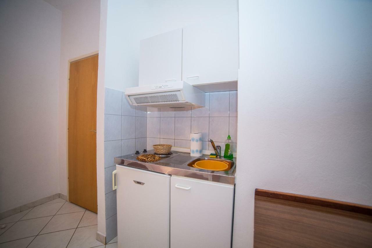 Apartmani Ina ポヴィヤ エクステリア 写真