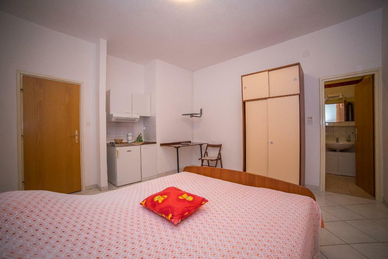 Apartmani Ina ポヴィヤ エクステリア 写真